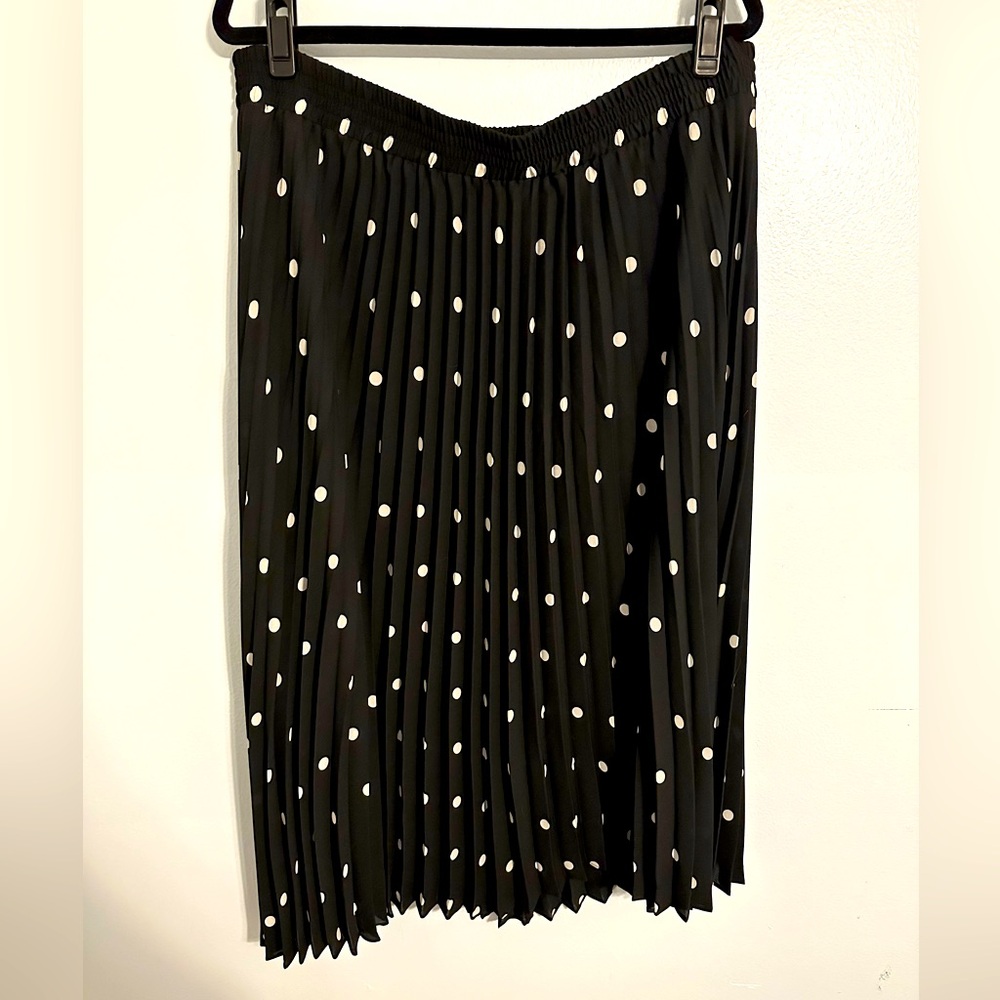 Catherine’s polka dot pleated skirt 2x